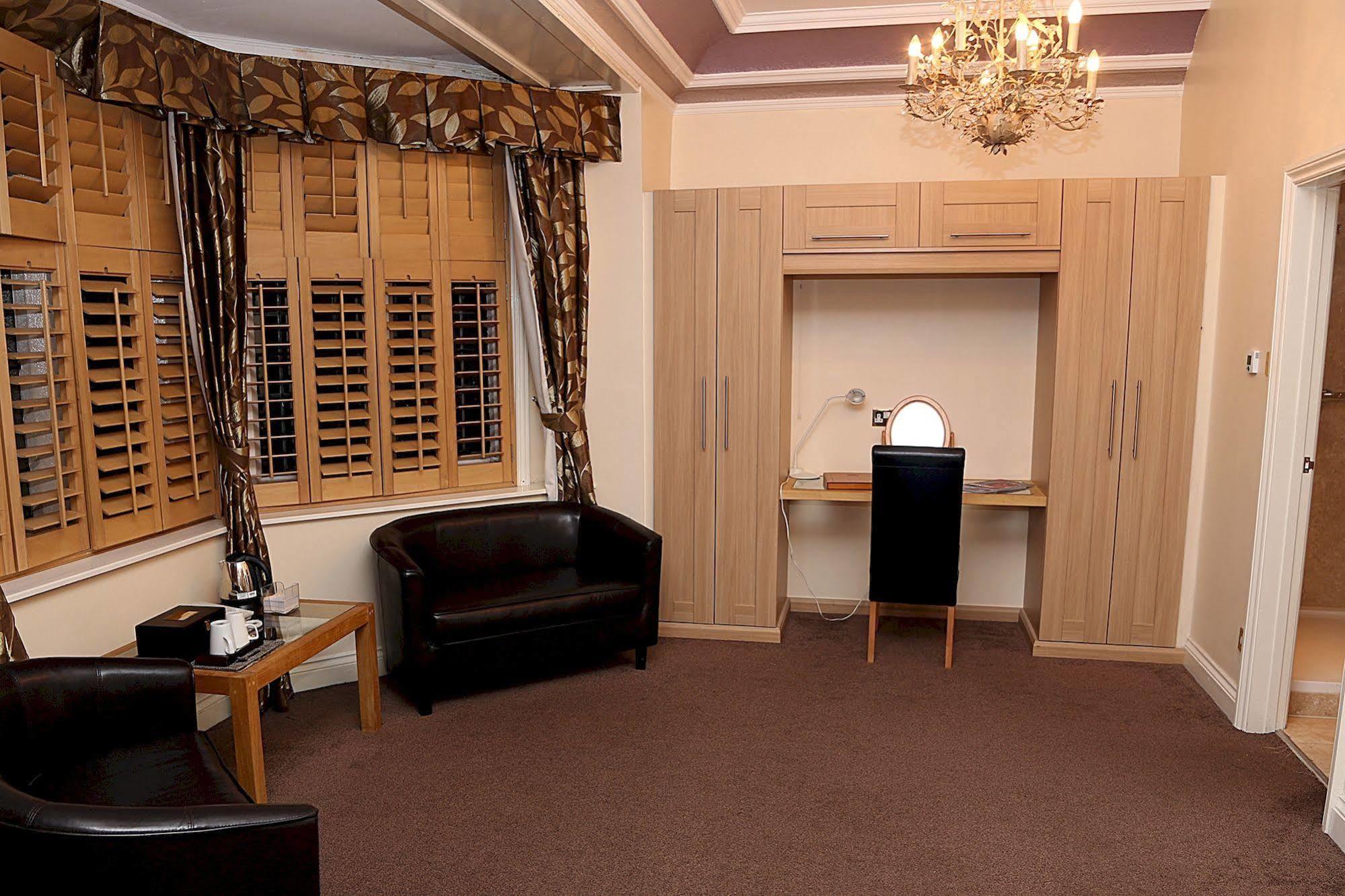 Maes Manor Country Hotel Blackwood  Exterior photo